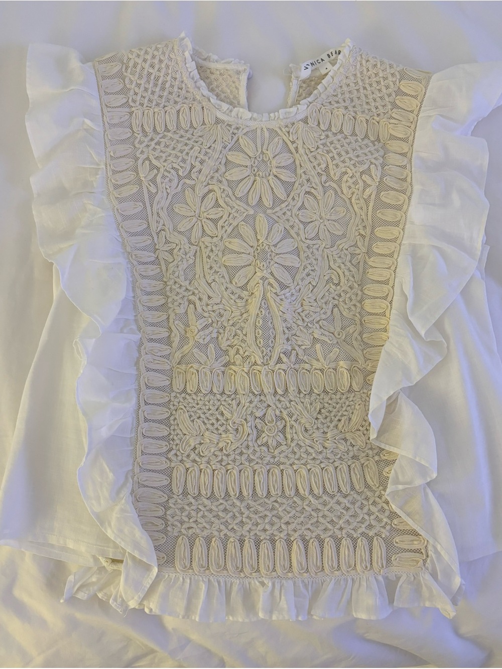 Nic+Zoe White Lace Applique Ruffle Front Blouse